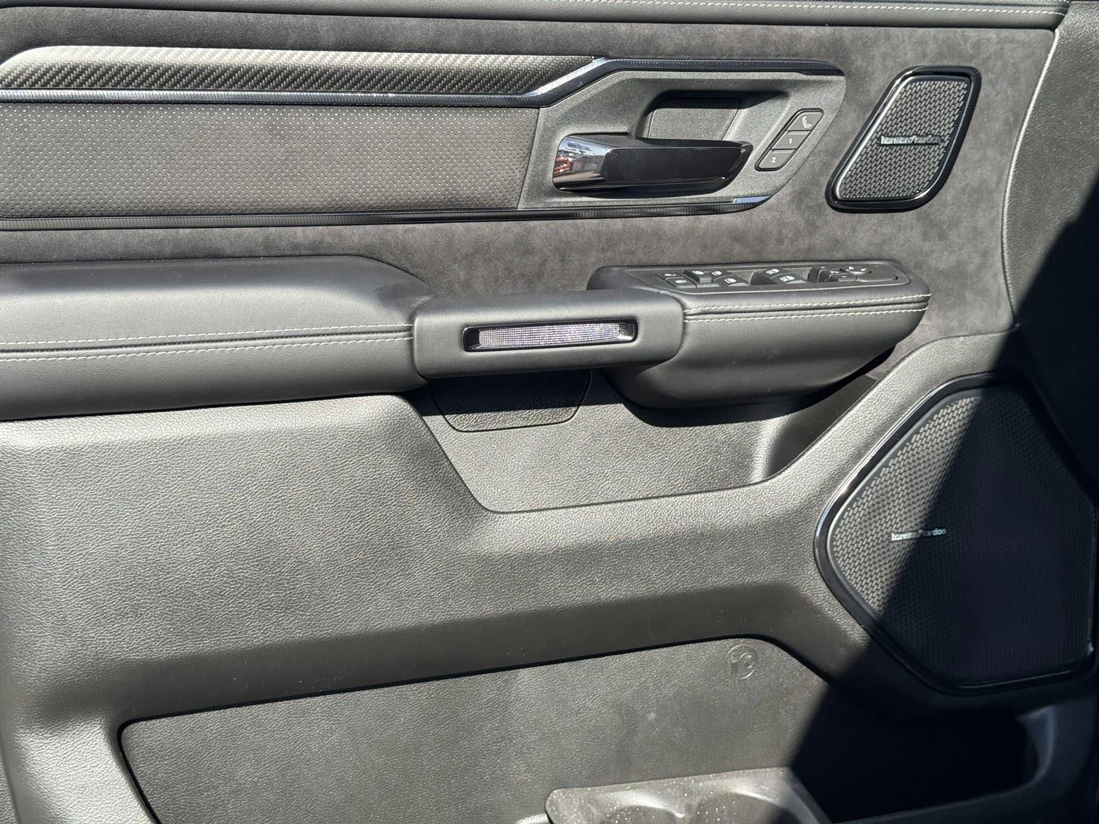 New 2026 Diamond Black Crystal Pearl-Coat Exterior Paint RAM RHO image 20