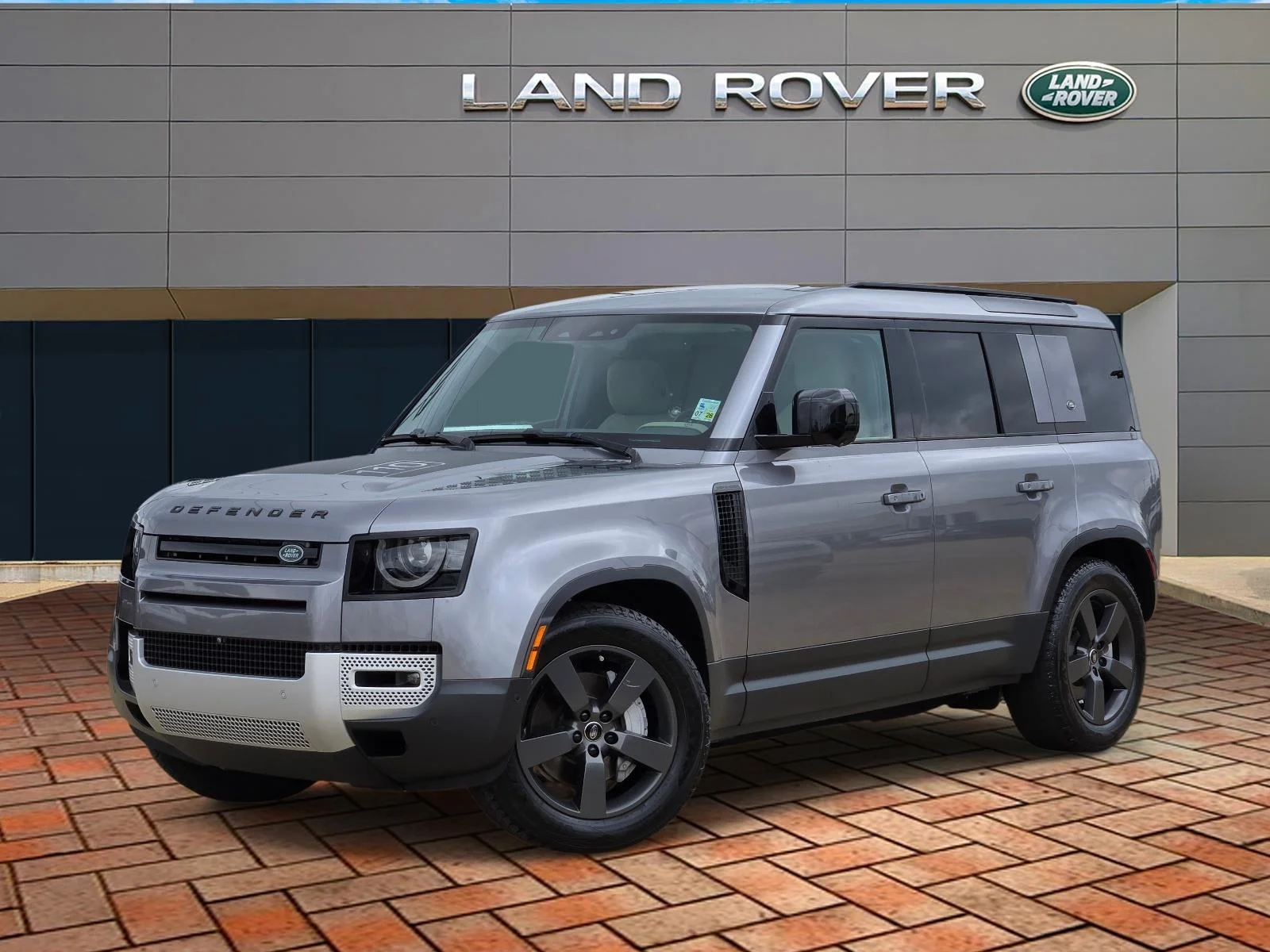 2023 Land Rover Defender SE's photo