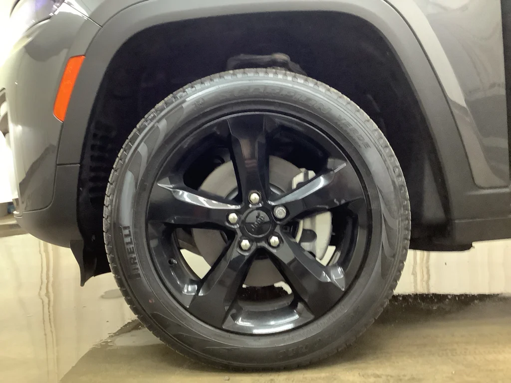 New 2026 Baltic Gray Metallic Clear-Coat Exterior Paint Jeep Limited image 28