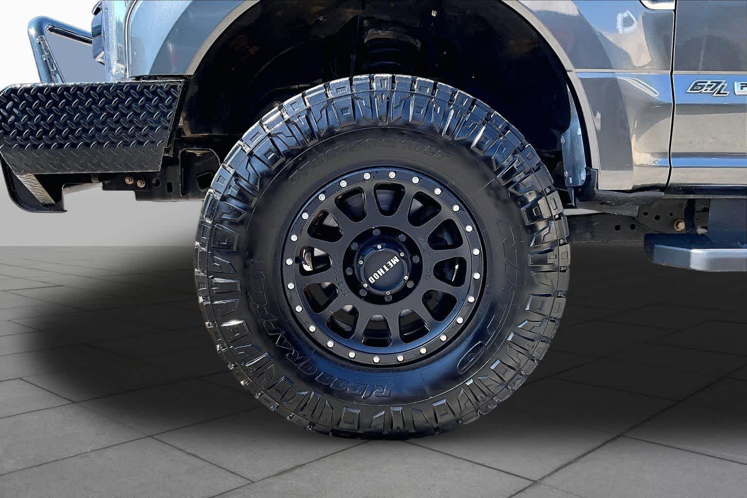 Used 2019 Magnetic Ford LARIAT image 11