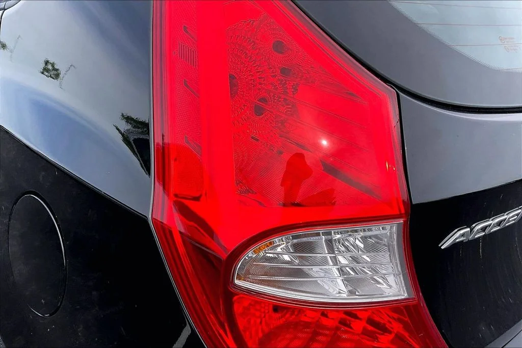 Used 2013 Black Hyundai SE image 27