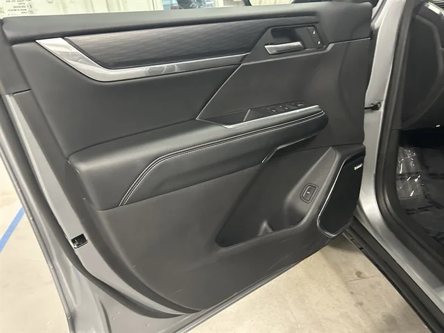Used 2025 GRAY GMC FWD Elevation image 22