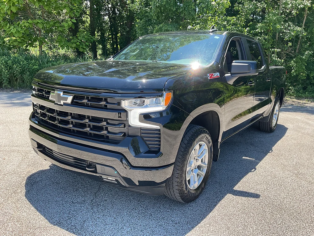 Used 2023 Black Chevrolet RST image 3