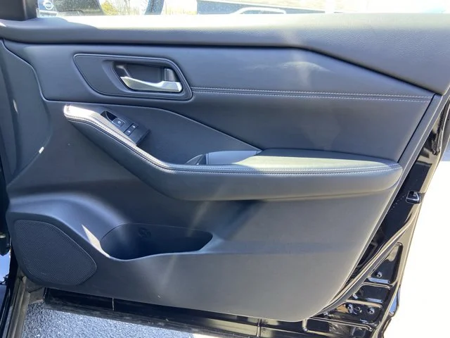 2025 Nissan Rogue SL - Photo 28