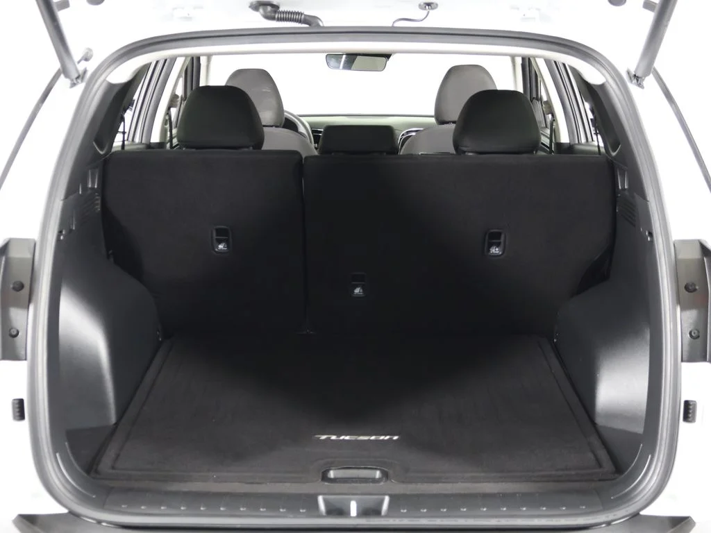 Used 2024 White Pearl Hyundai SEL image 19