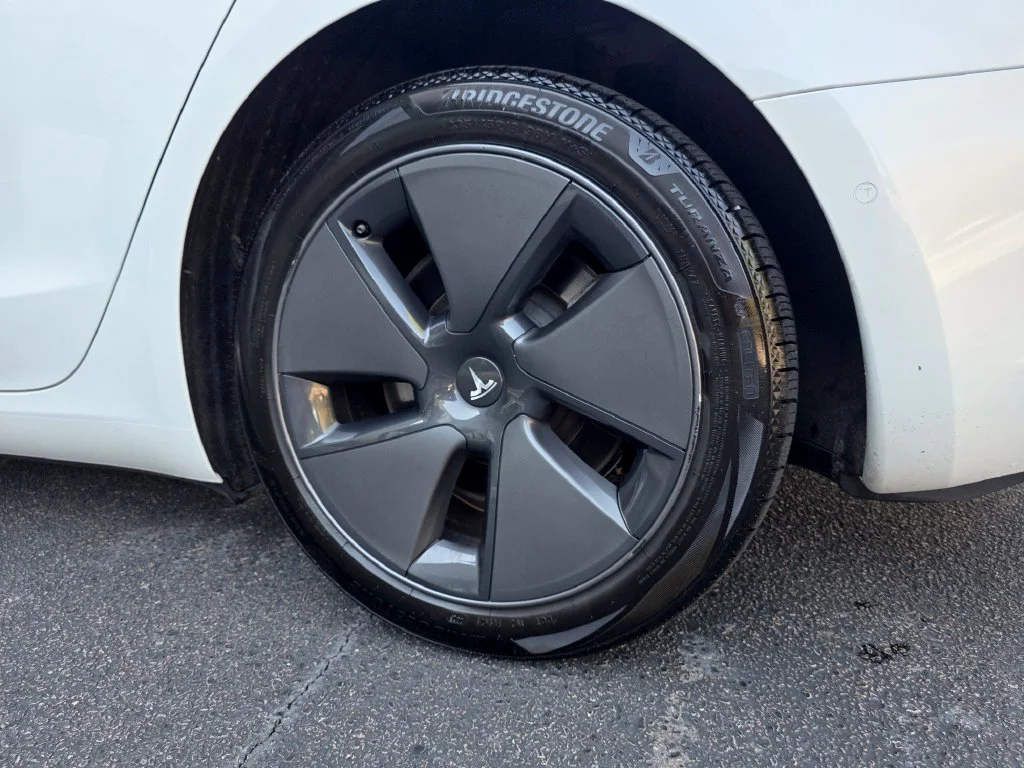 Used 2021  Tesla Long Range image 29