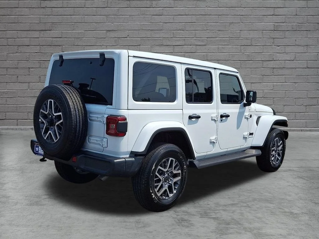 Used 2025 White Jeep 4-Door Sahara 4x4 image 41