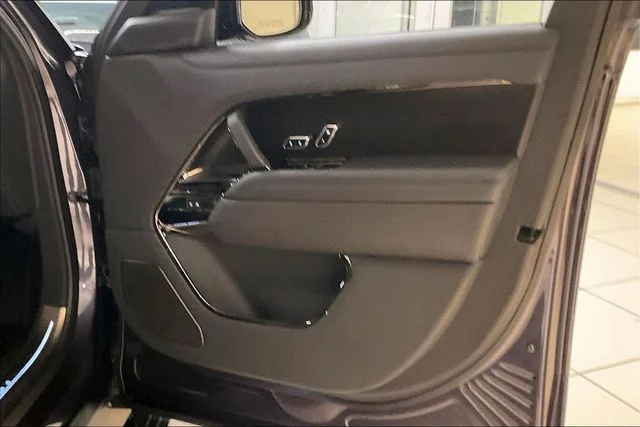 Used 2024 Gray Land Rover SV image 30
