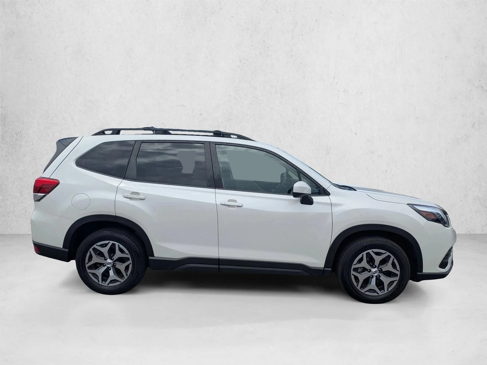 Used 2024 Crystal White Pearl Subaru Premium image 4