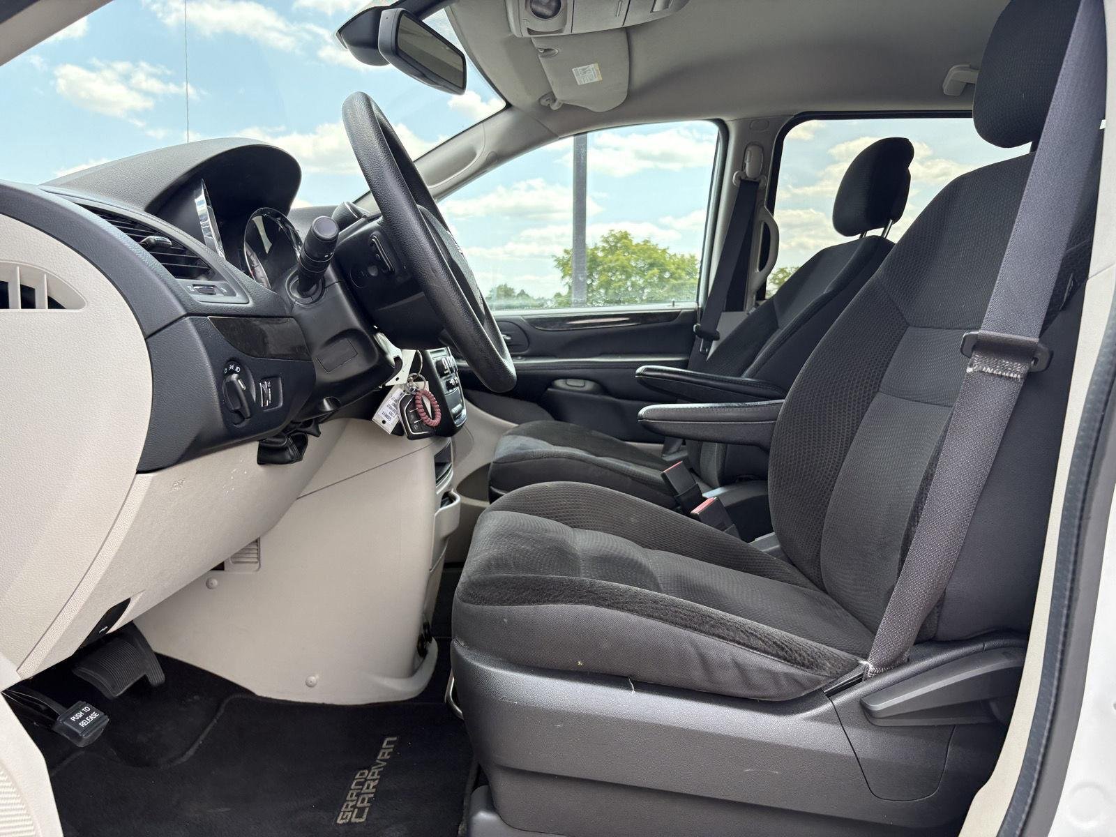 Used 2019 White Knuckle Clearcoat Dodge SE image 8