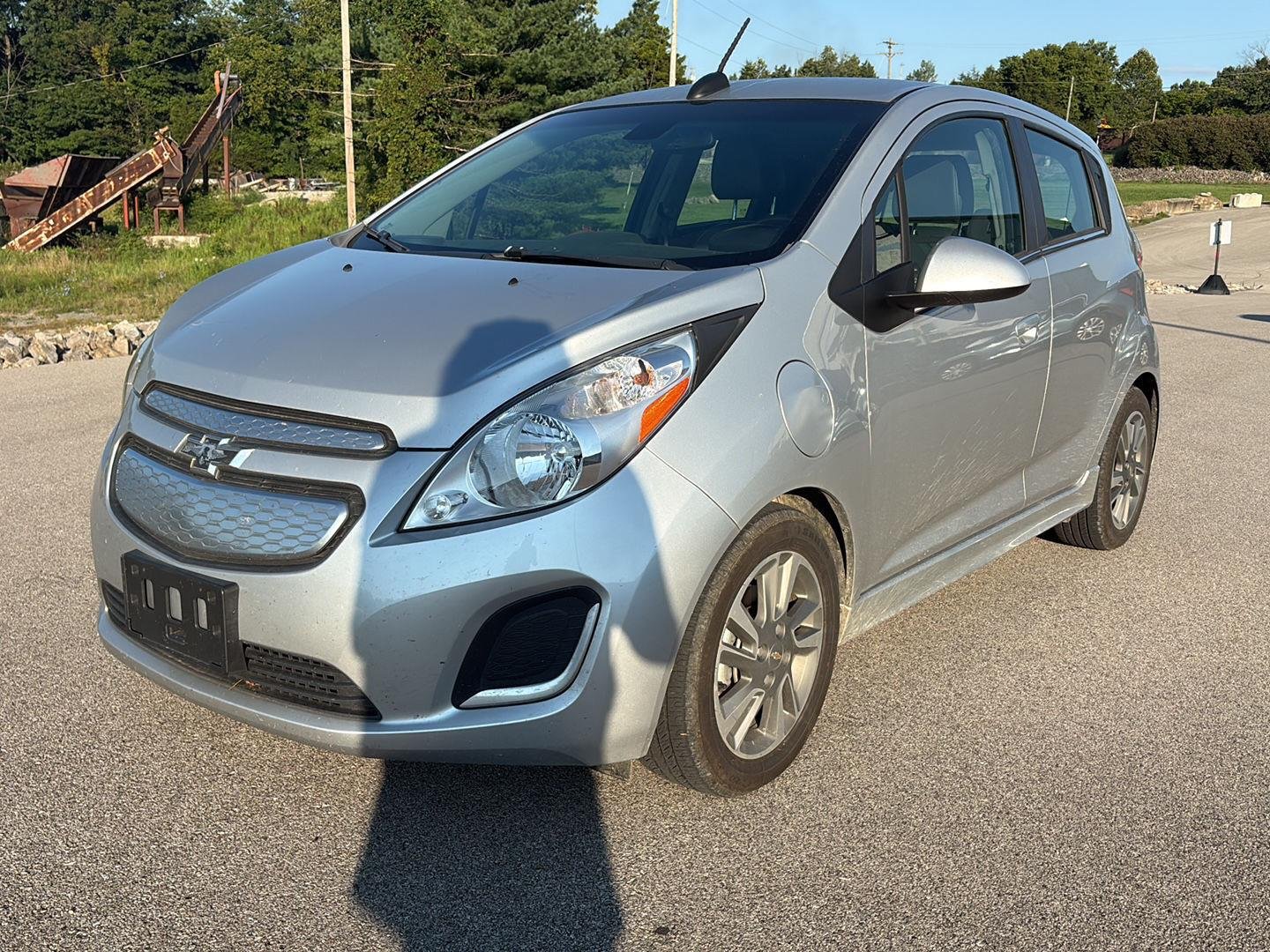 Used 2016 SILVER CHEVROLET HATCHBACK image 2