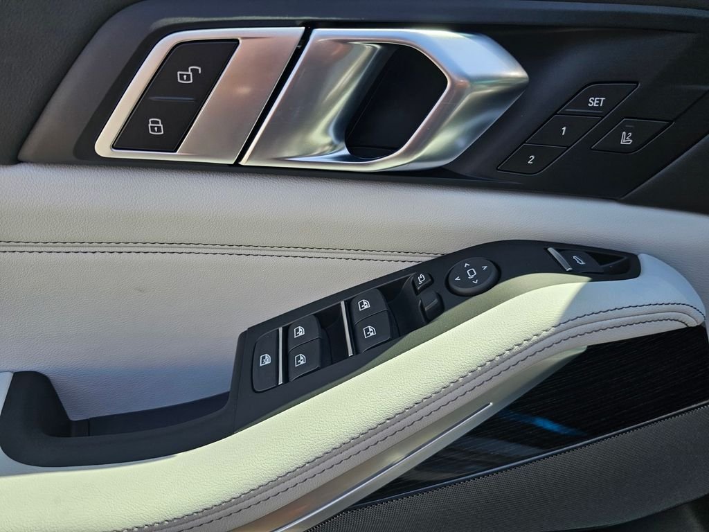 New 2026 Skyscraper Grey Metallic BMW sDrive40i image 16
