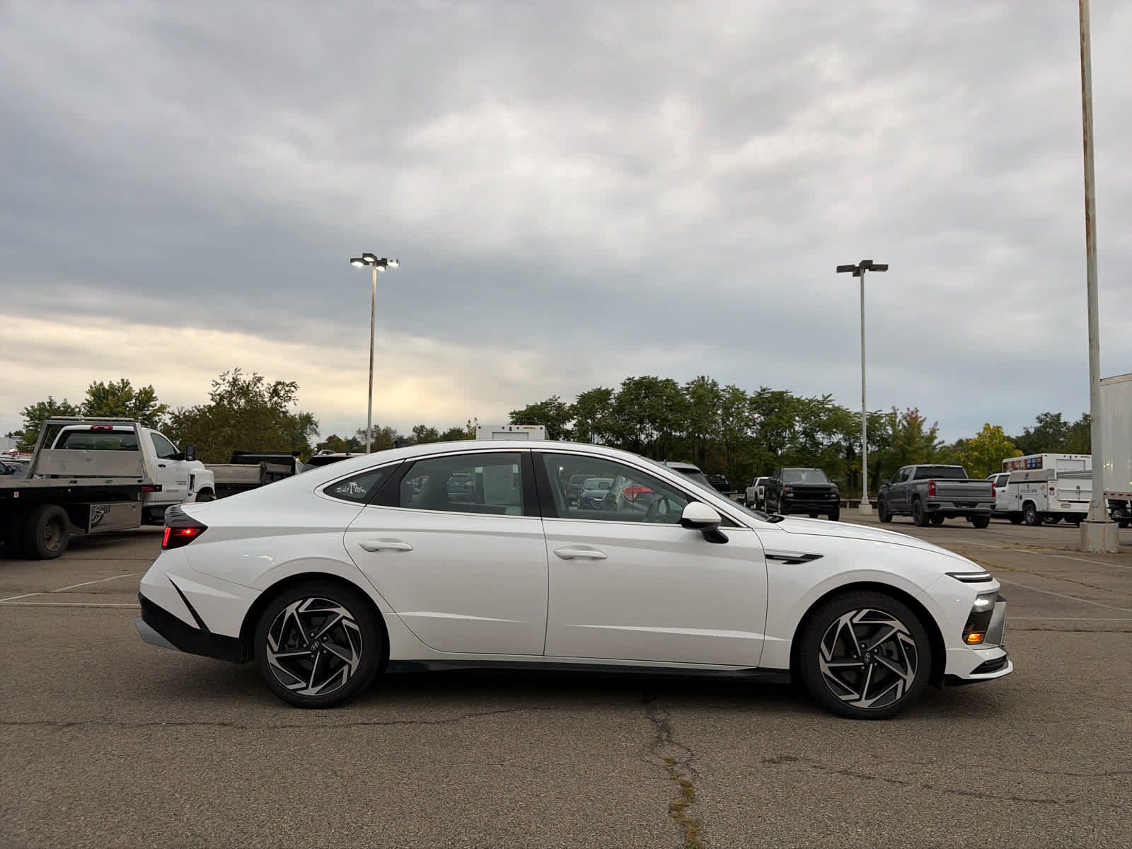 Used 2024 Serenity White Hyundai SEL image 3
