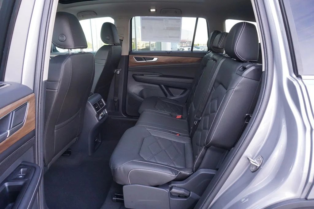 New 2026 Silver Volkswagen 2.0T SE w/Technology image 12