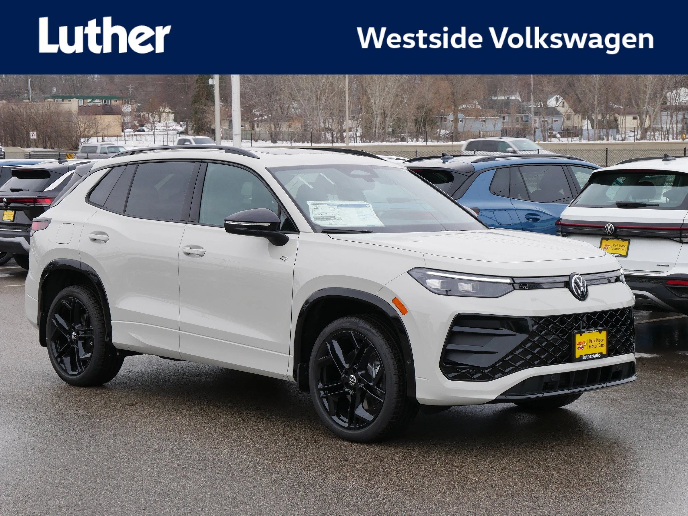 2026 Volkswagen Tiguan 2.0T SE R-Line Black 4Motion's photo