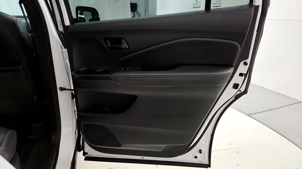 Used 2023 White Honda EX-L image 19