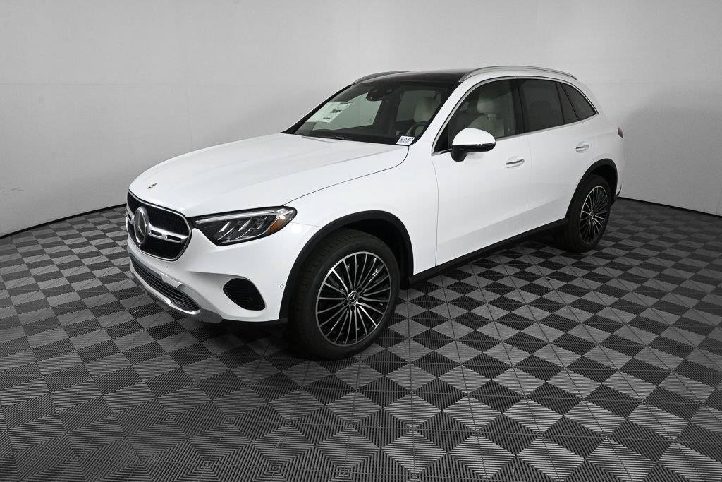 New 2027 MANUFAKTUR Moonlight White Metallic Mercedes-Benz GLC 300 image 38