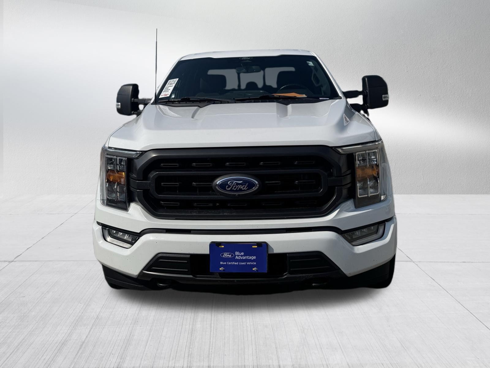 Certified Used 2022 Oxford White Ford XLT image 2