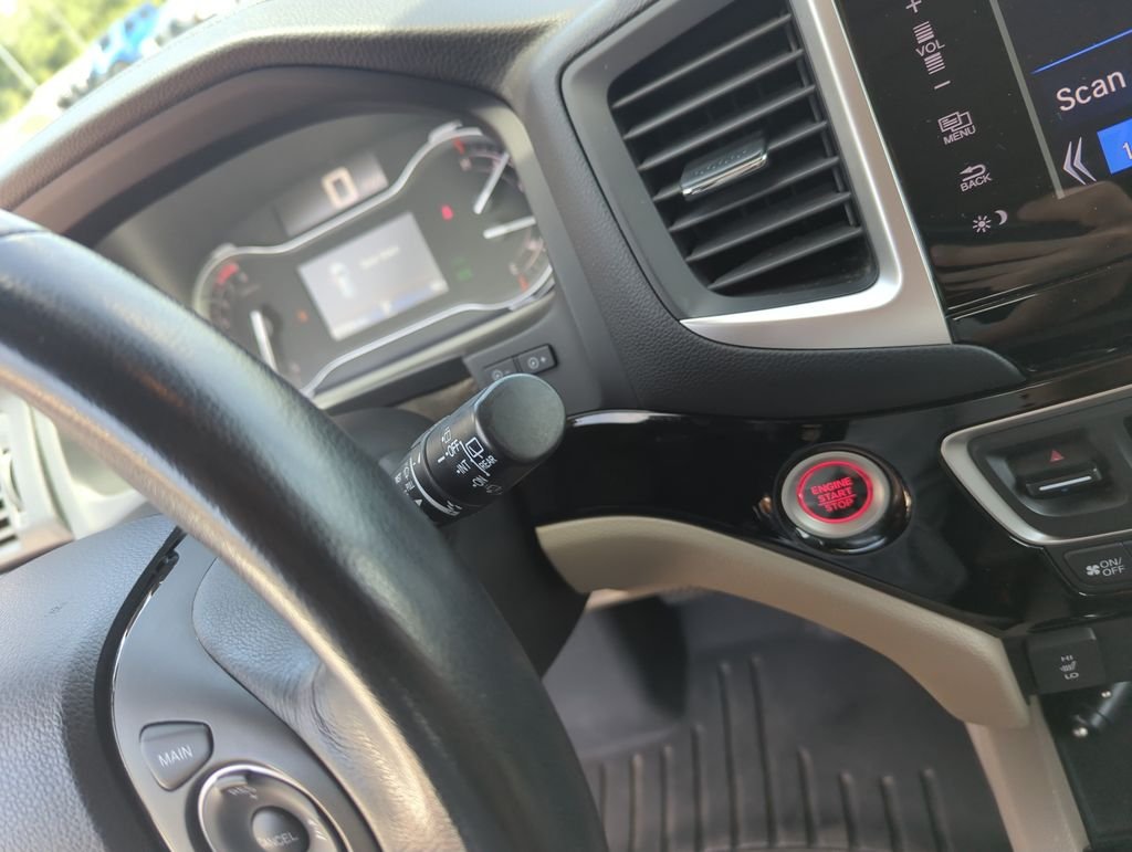 Used 2017  Honda Touring image 24