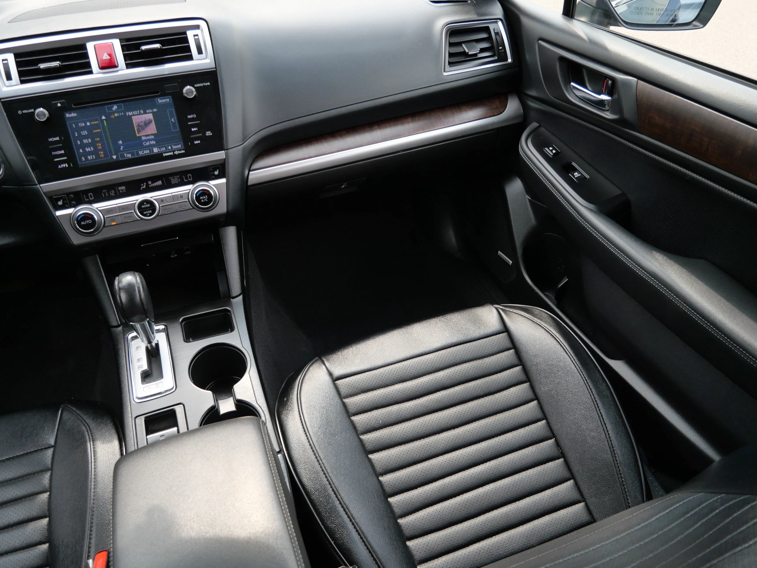 Used 2017 Twilight Blue Metallic Subaru Limited image 11
