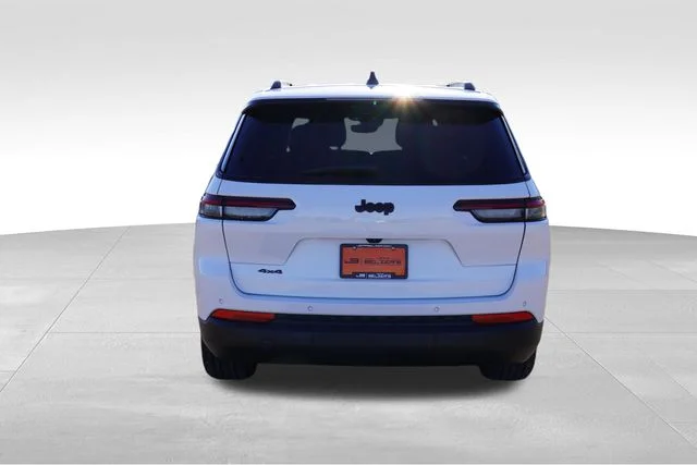Used 2023 White Jeep Altitude image 6
