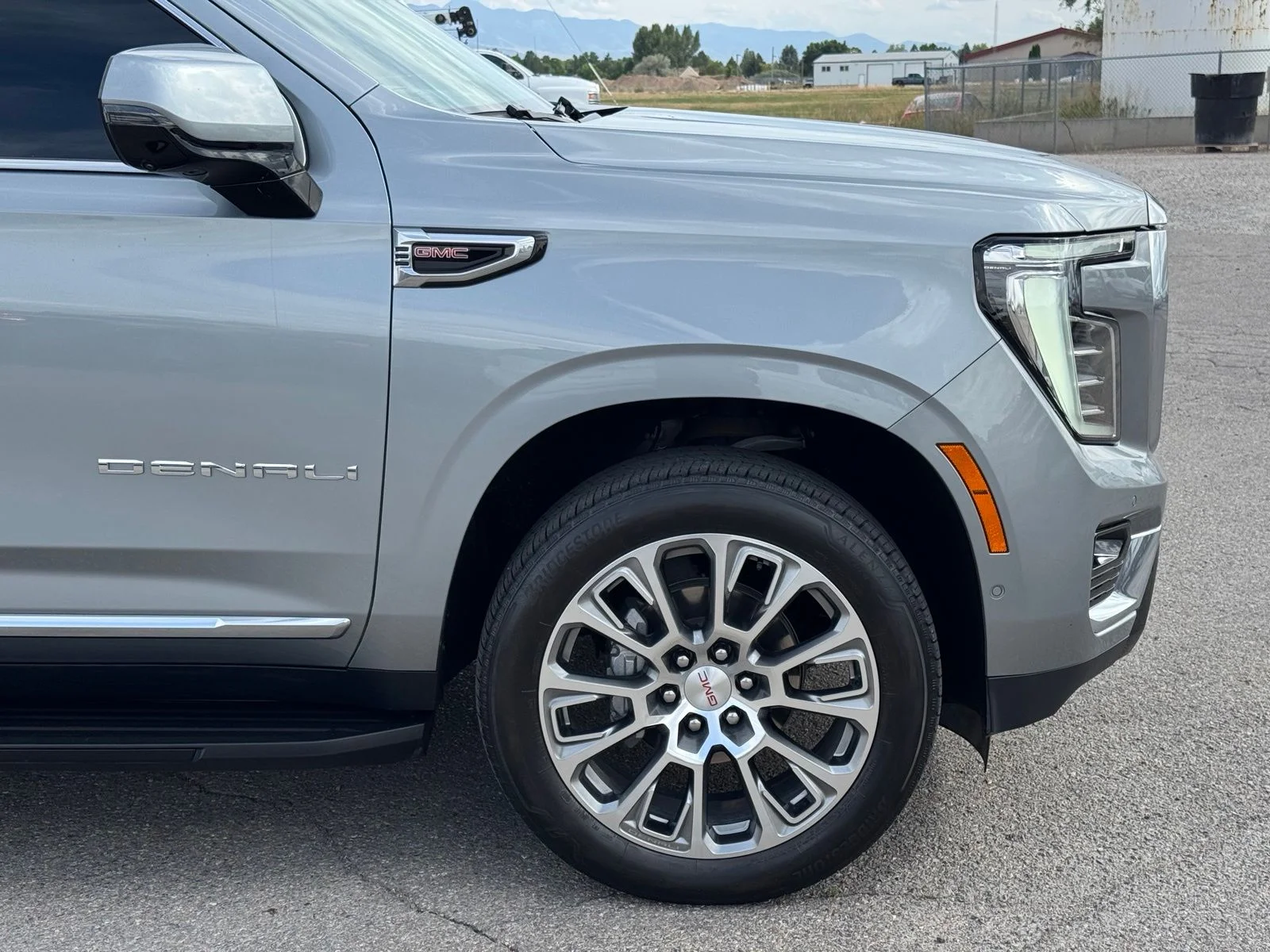 Used 2025 Silver GMC Denali image 3