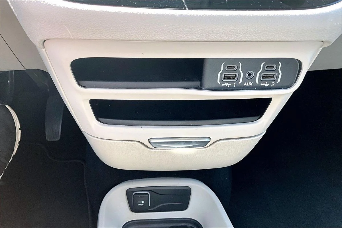 Used 2023 Black Chrysler Touring L image 16