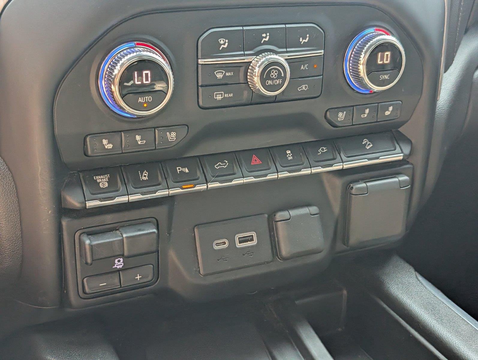 Used 2022 White Frost Tricoat GMC Denali image 20