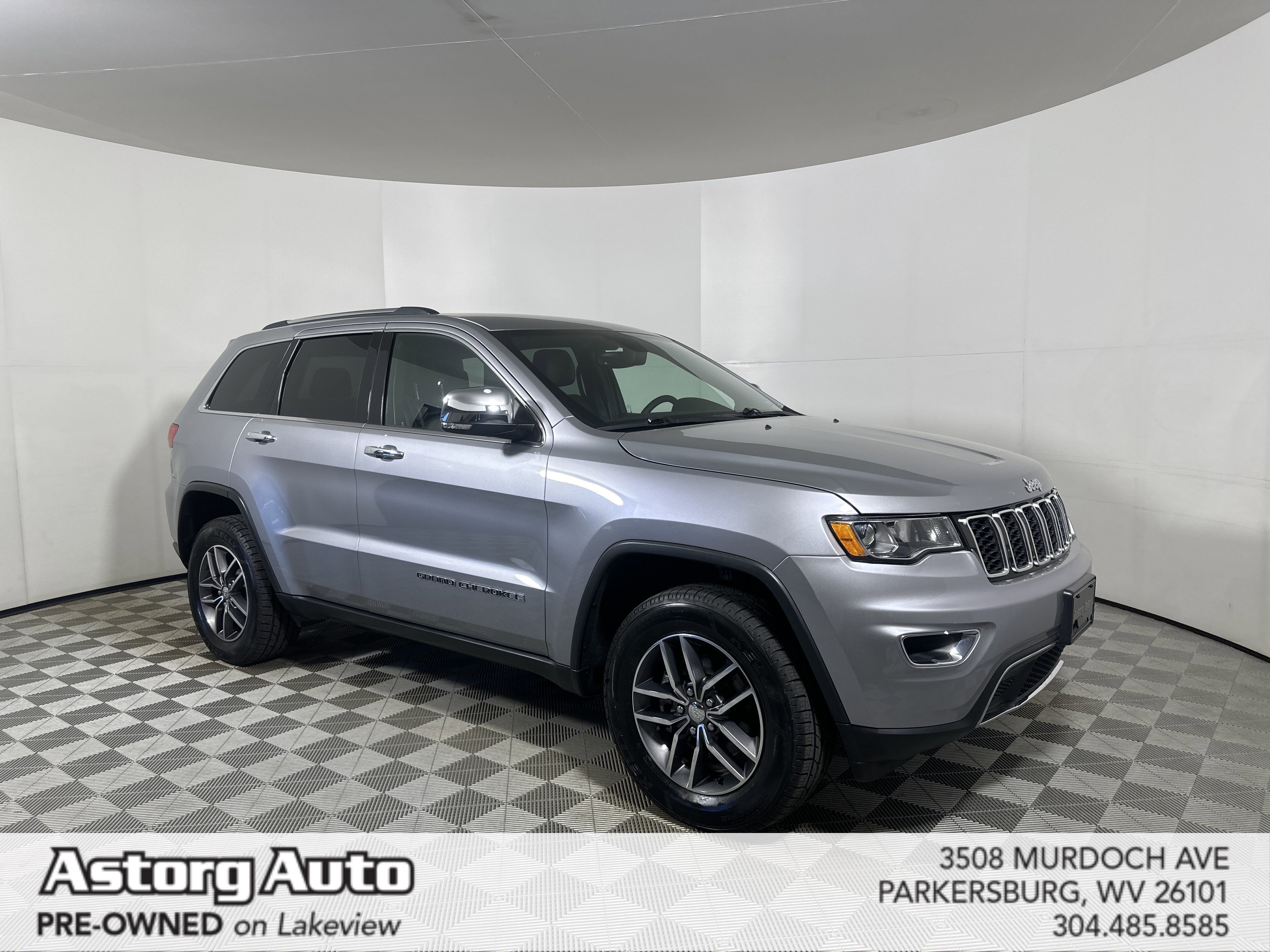Certified Used 2017 Billet Silver Metallic Clearcoat Jeep Limited image 1