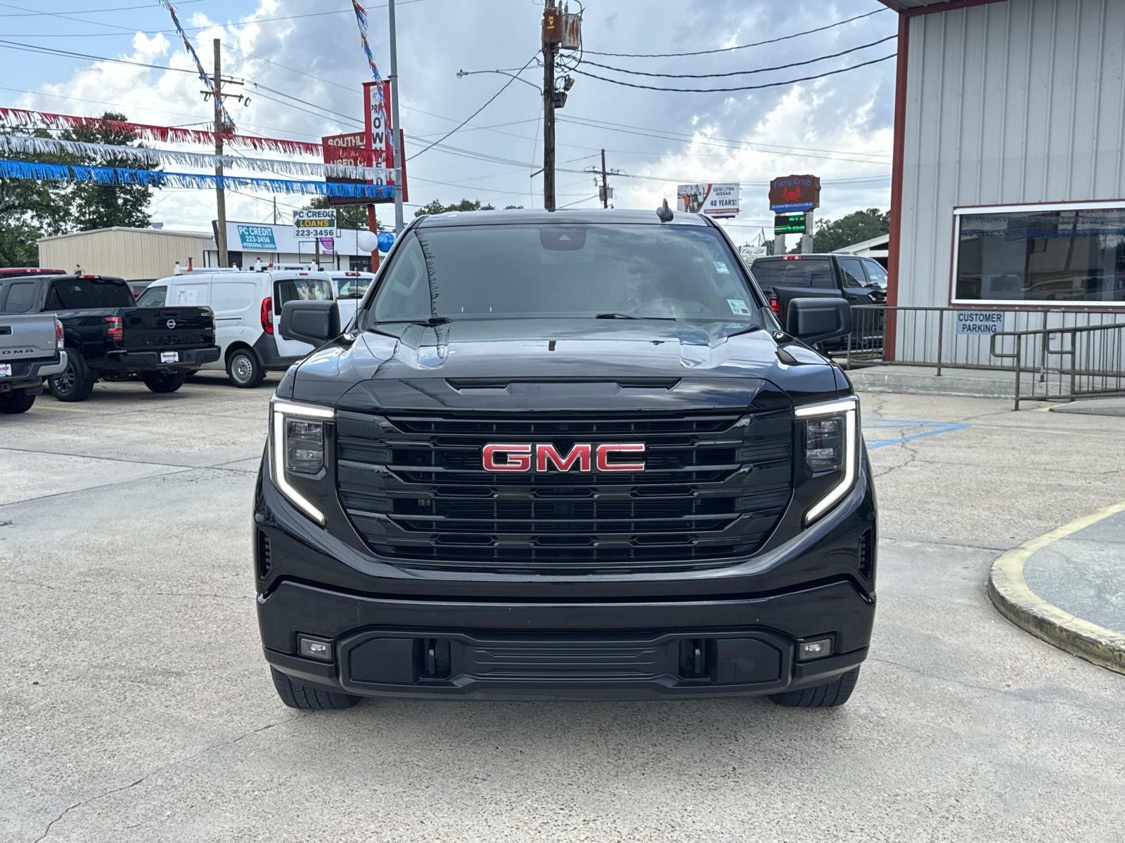 Used 2024 Onyx Black GMC Elevation image 2