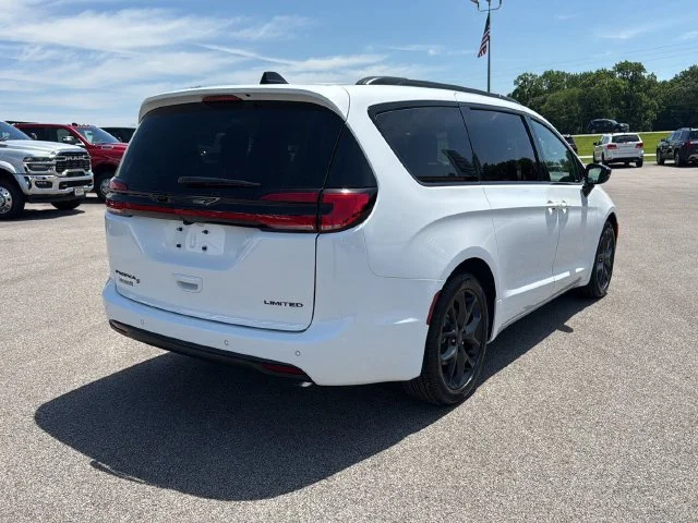 New 2027 White/off-white Chrysler Limited image 19