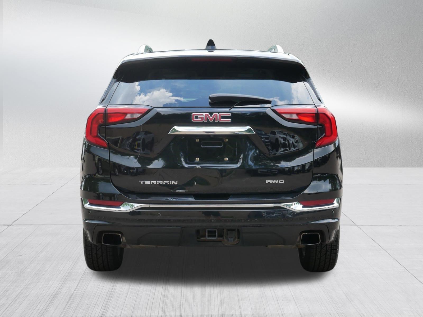 Used 2018 Ebony Twilight Metallic GMC Denali image 6