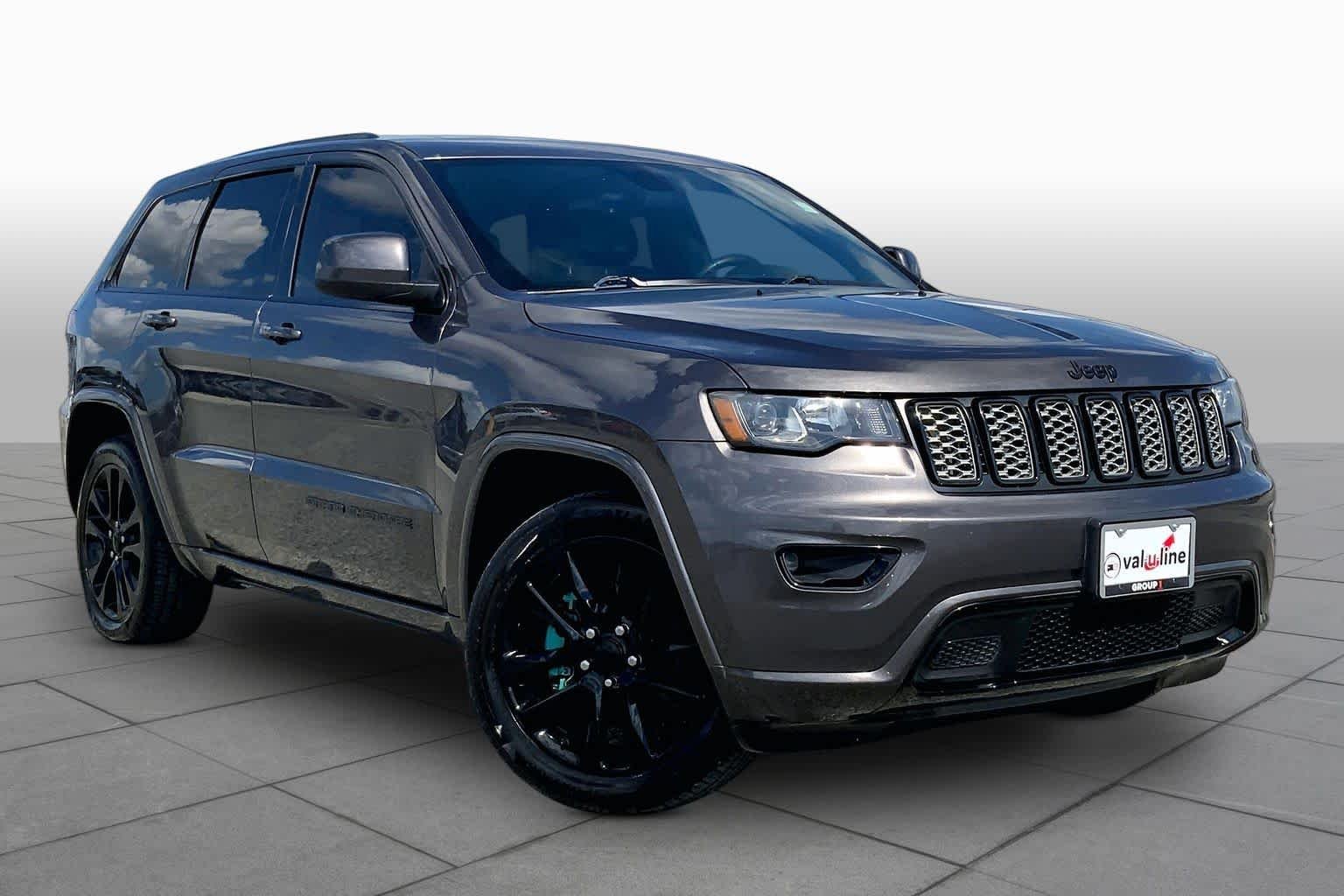 Used 2018 Granite Crystal Metallic Clearcoat Jeep Altitude image 3