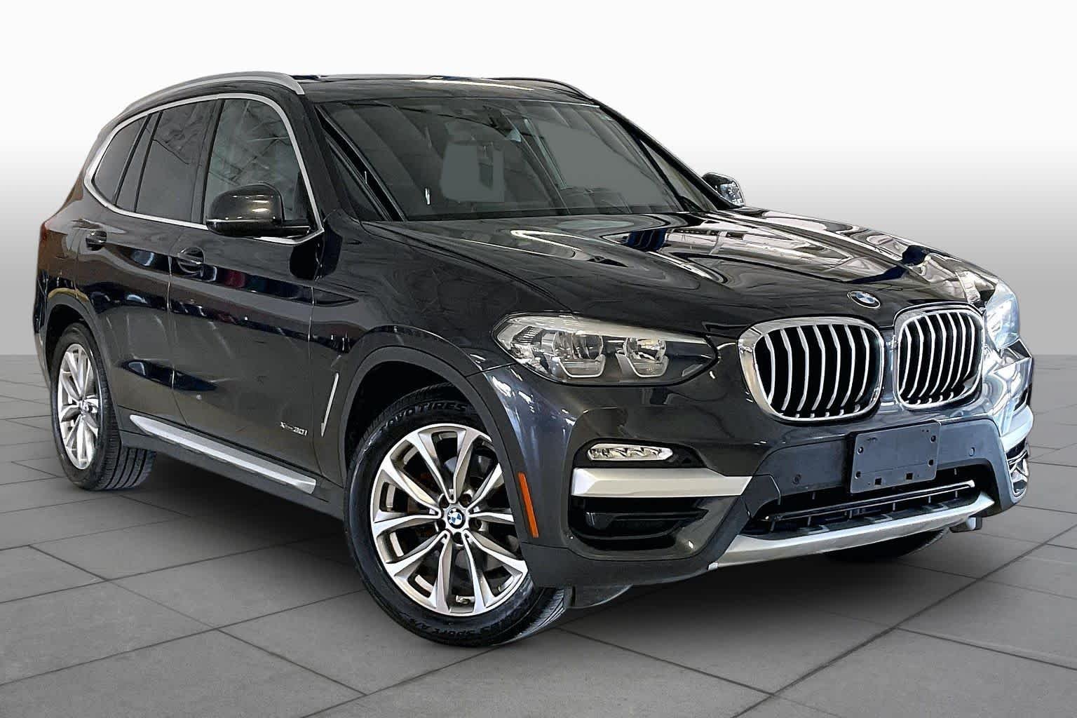 Used 2018 Dark Graphite Metallic BMW xDrive30i image 2