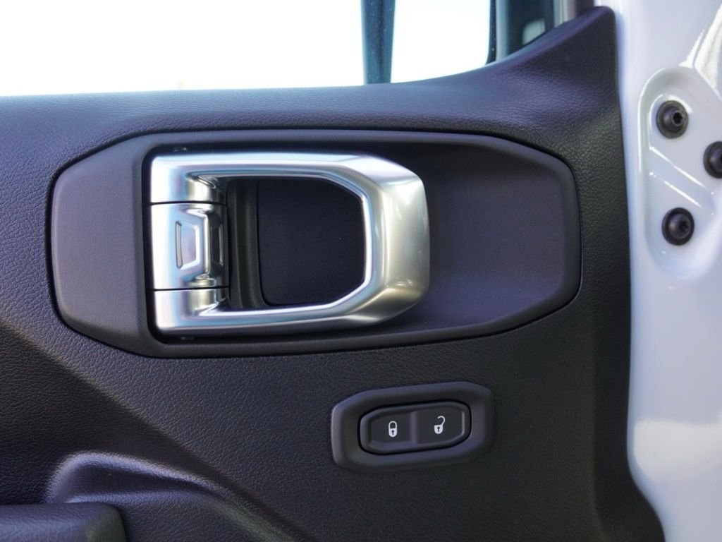 New 2026 Bright White Clear-Coat Exterior Paint Jeep Sport image 10