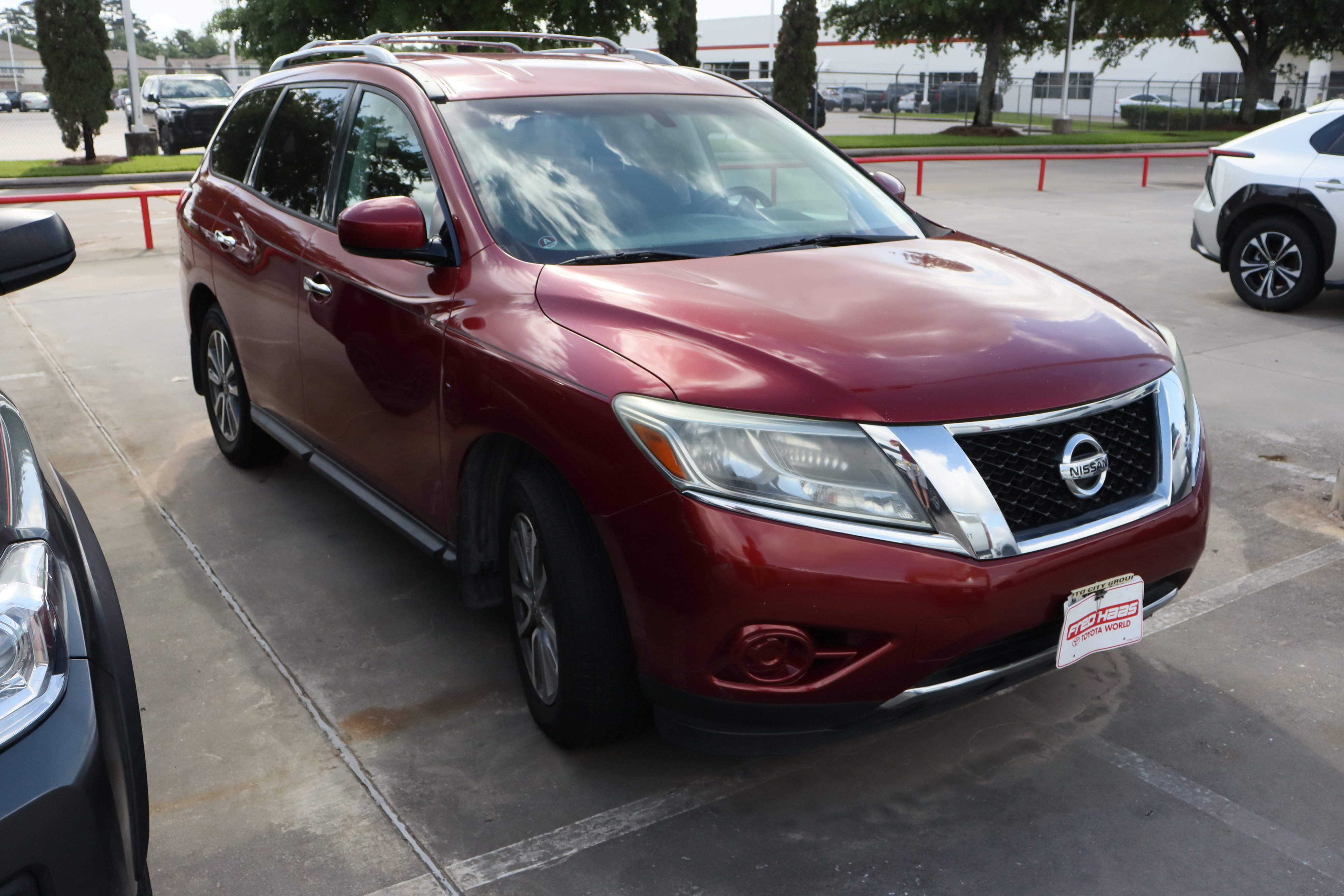 Used 2014 Nissan Pathfinder SV with VIN 5N1AR2MN4EC605734 for sale in Spring, TX
