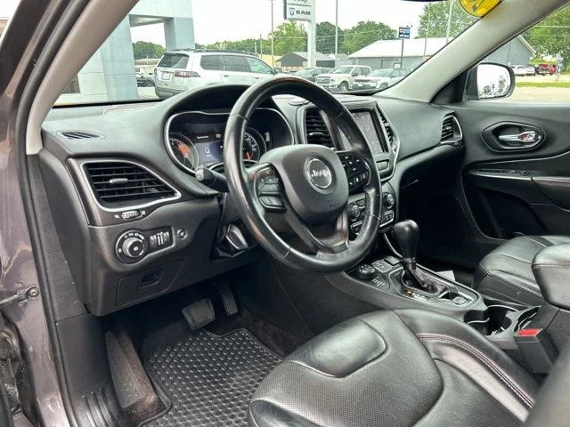 Used 2019 Gray Jeep Trailhawk image 30