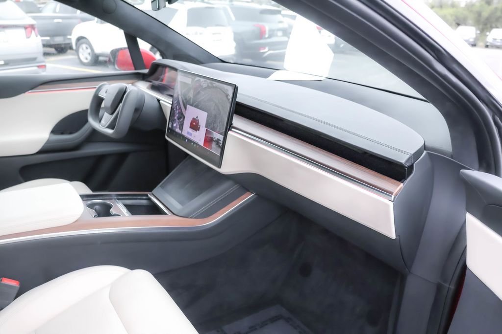Used 2024  Tesla Base image 25