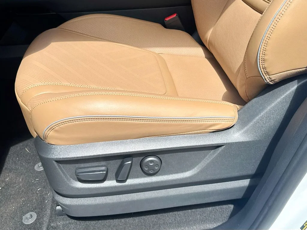 New 2027 RADIANT WHITE INFINITI Luxe 2WD image 20