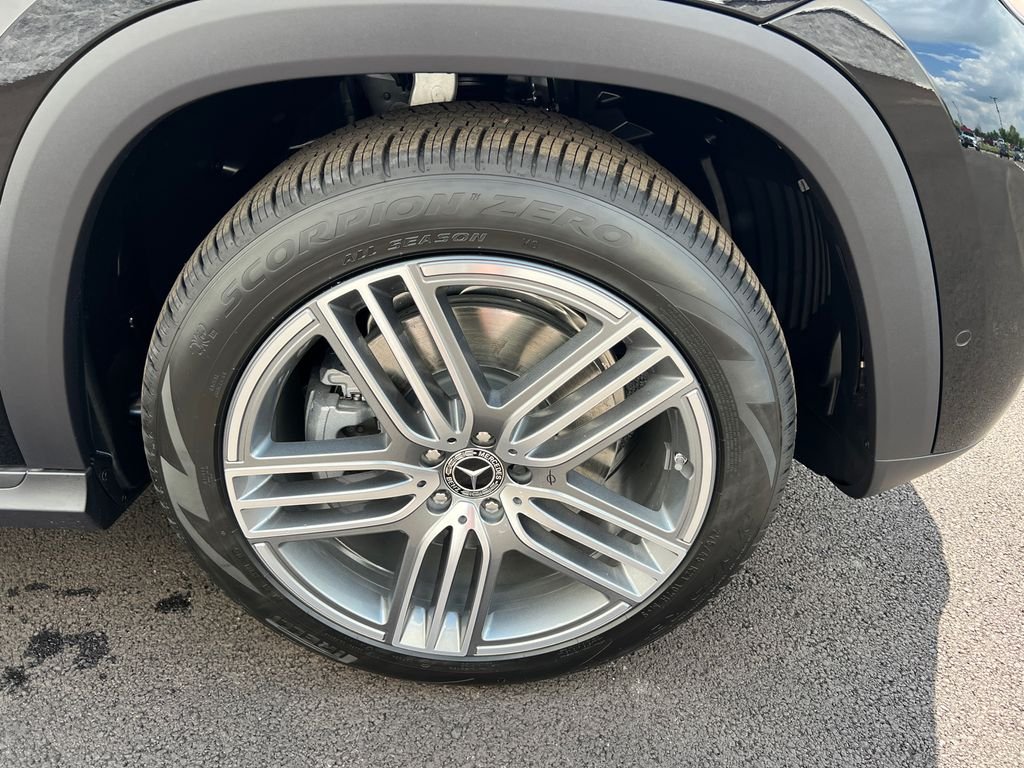 New 2026 Black Mercedes-Benz GLS 450 image 38
