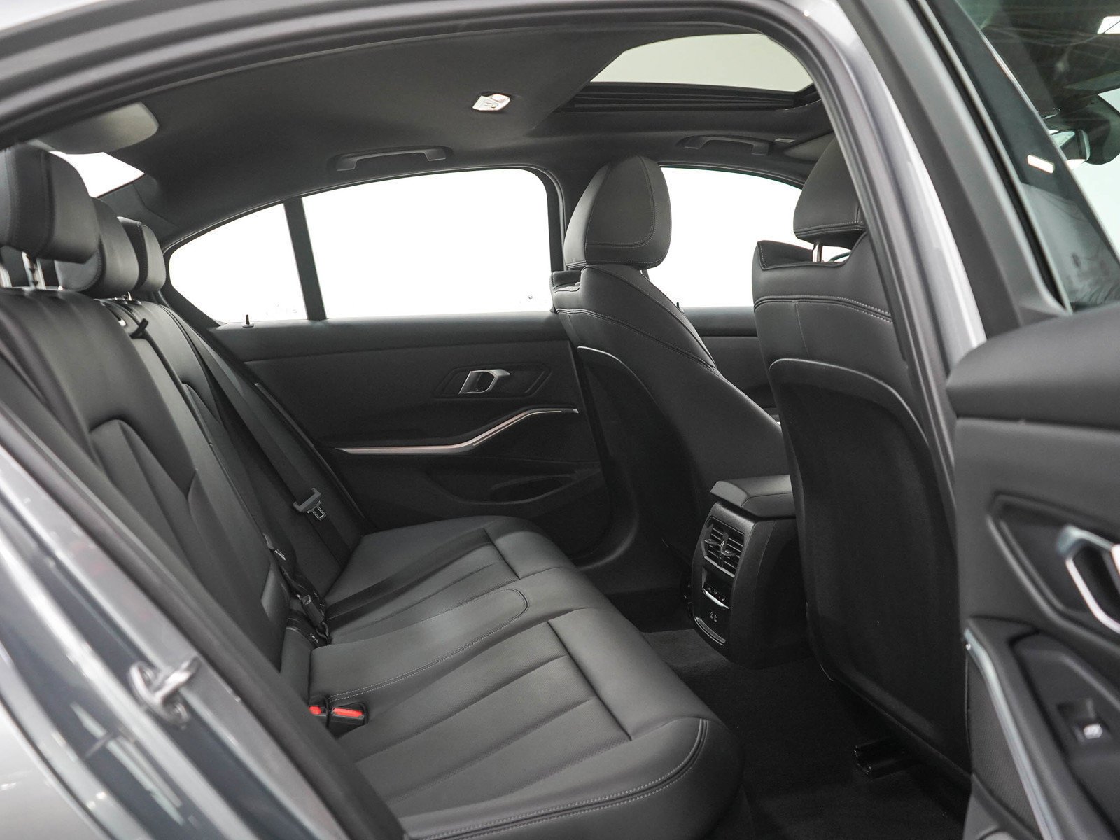 Used 2026 Skyscraper Grey Metallic BMW 330i xDrive image 13