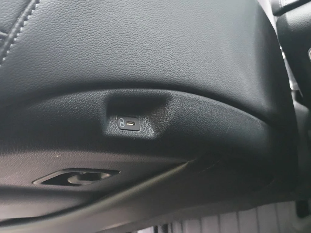 Used 2024 Snow White Pearl Kia EX image 18