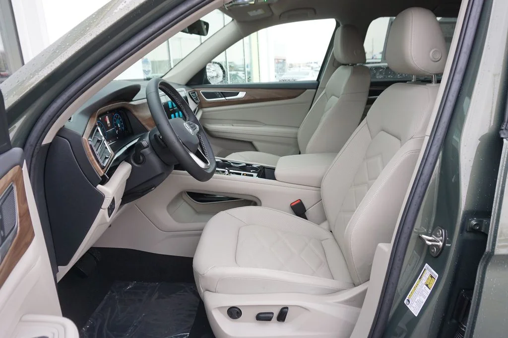 New 2026 Green Volkswagen 2.0T SE w/Technology image 10