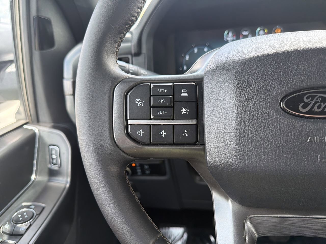 Used 2024 Silver Metallic Ford XLT image 27