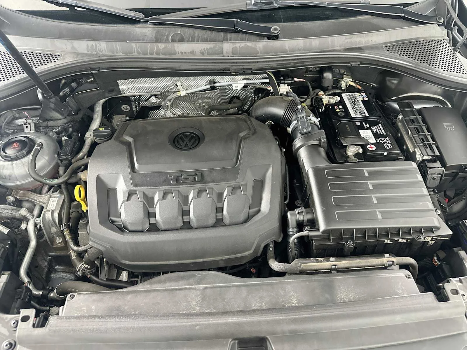 Used 2022 Platinum Gray Metallic Volkswagen SEL R-Line image 30