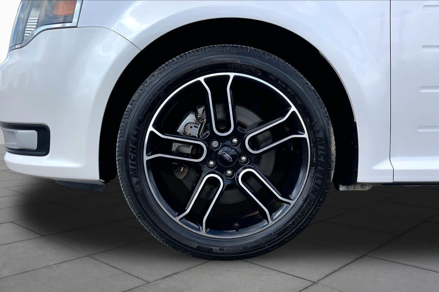 Used 2014 White Platinum Metallic Tri-Coat Ford SEL image 11