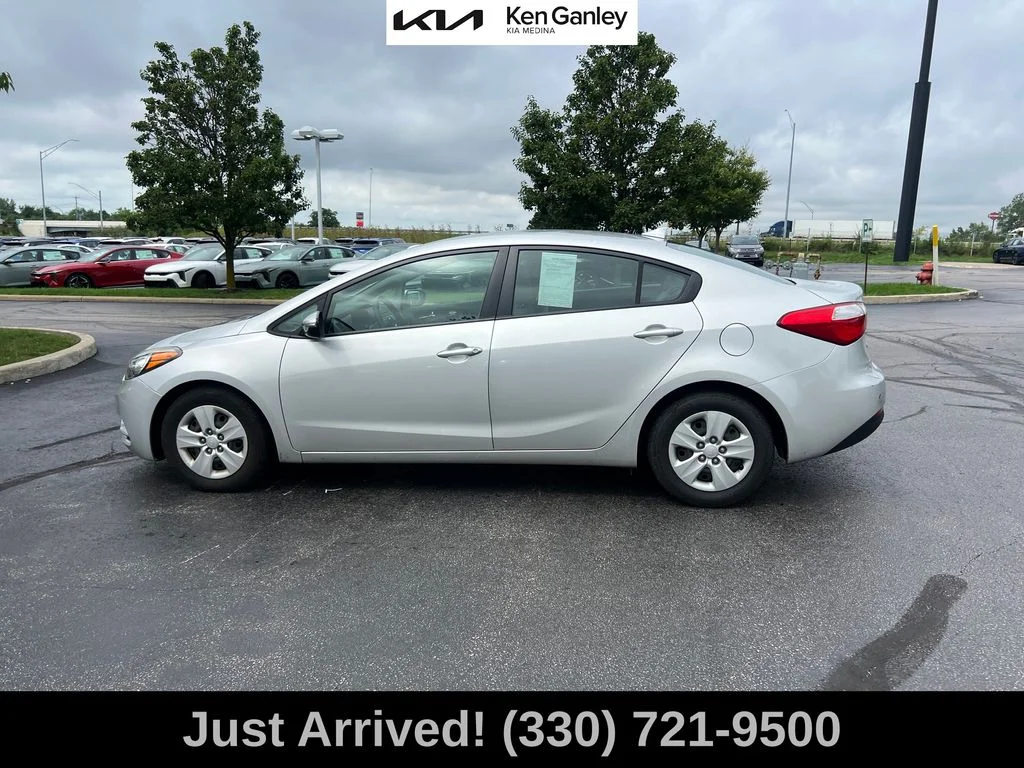 Used 2016 Silver Kia LX image 8