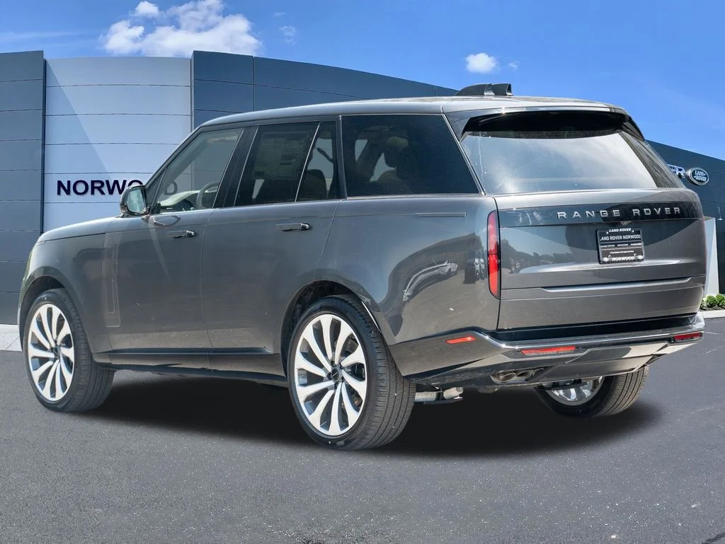 New 2026 Carpathian Grey Land Rover SE image 6