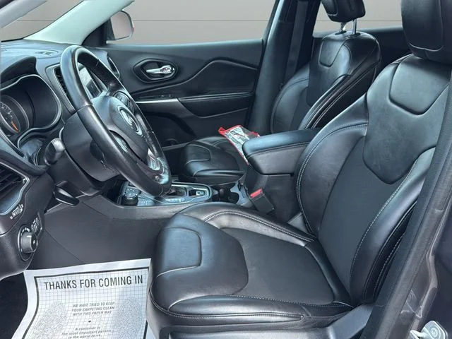 Used 2019 Gray Jeep Latitude Plus image 12