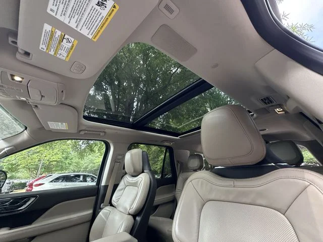 Used 2022 Black Lincoln Reserve image 22